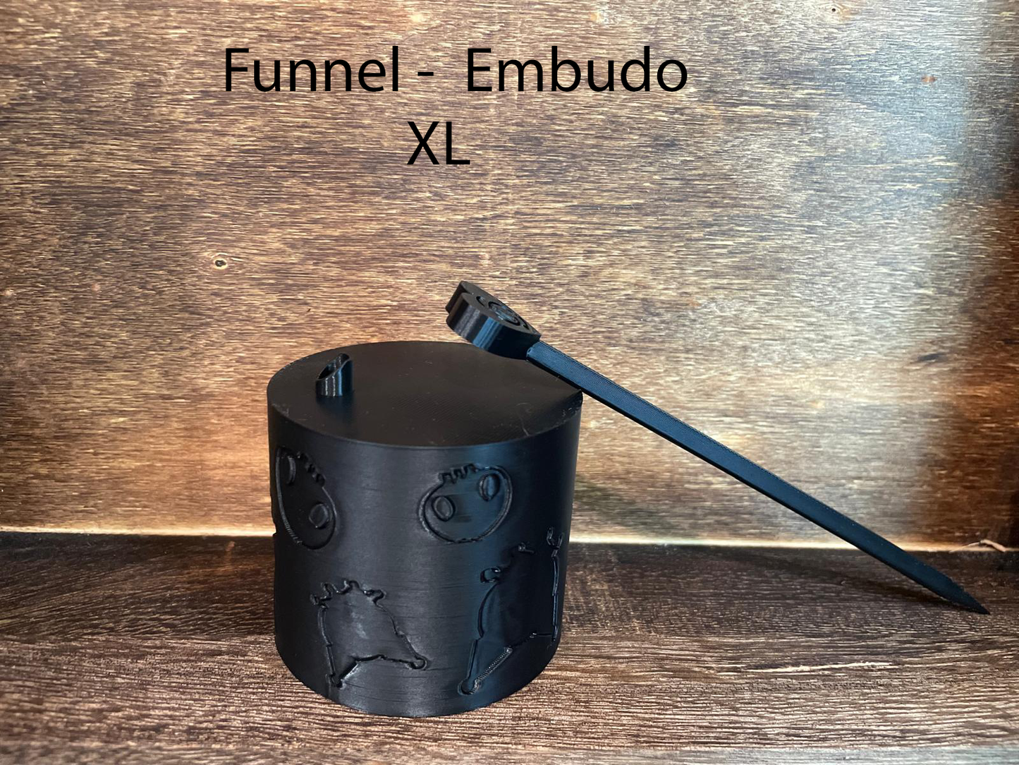 Funnel - Embudo XL con dibujos animados grabados en 3d
